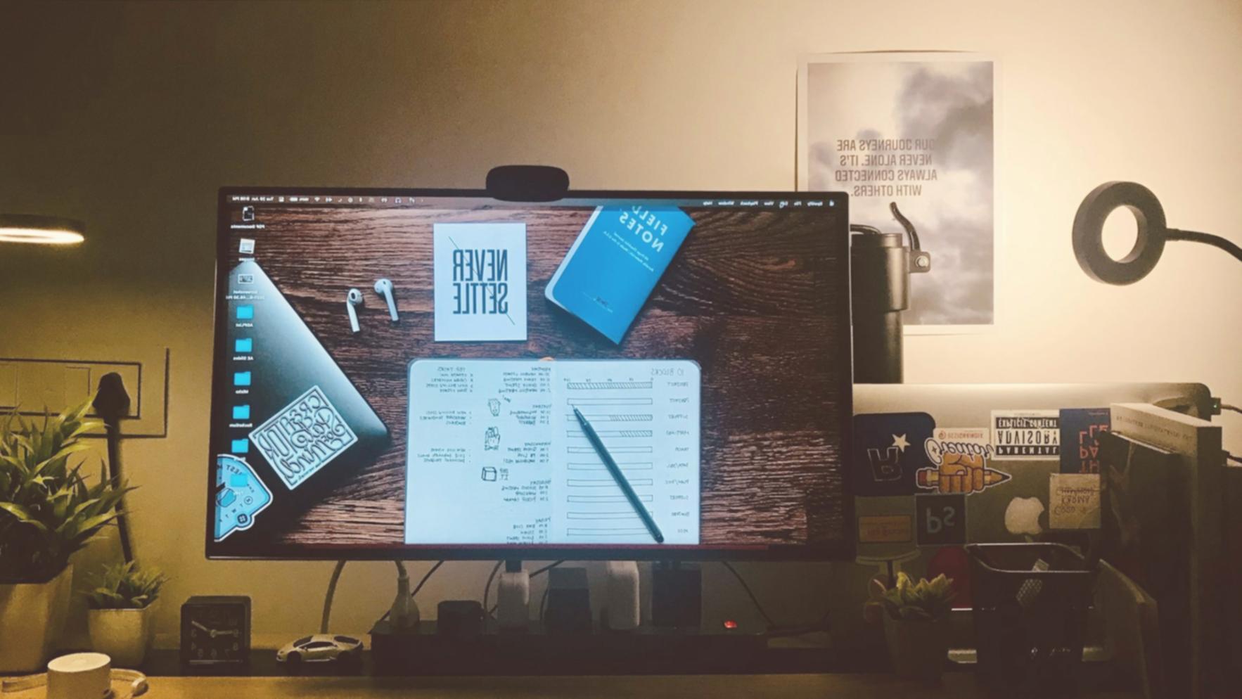 Moderne Arbeitsumgebung mit Finanzanalysen